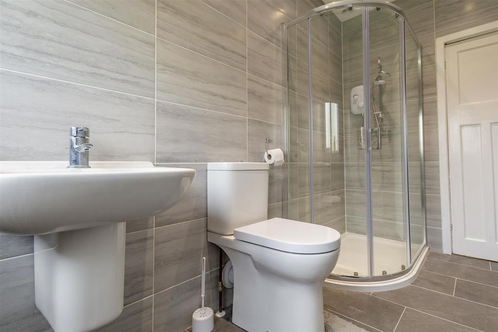 Bathroom (14)-HDR copy.jpg