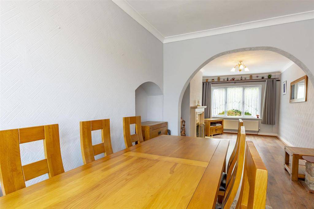 Dining Area (1)-HDR copy.jpg