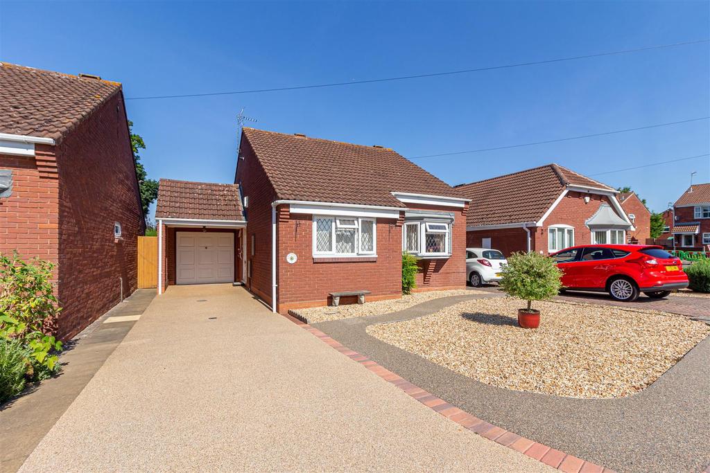 Lyneham Close, Worcester 2 bed detached bungalow for sale £350,000