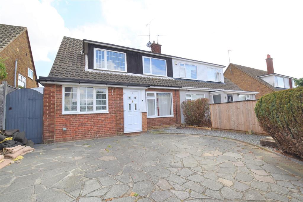 Banyard Way, Rochford 4 bed chalet £1,500 pcm (£346 pw)