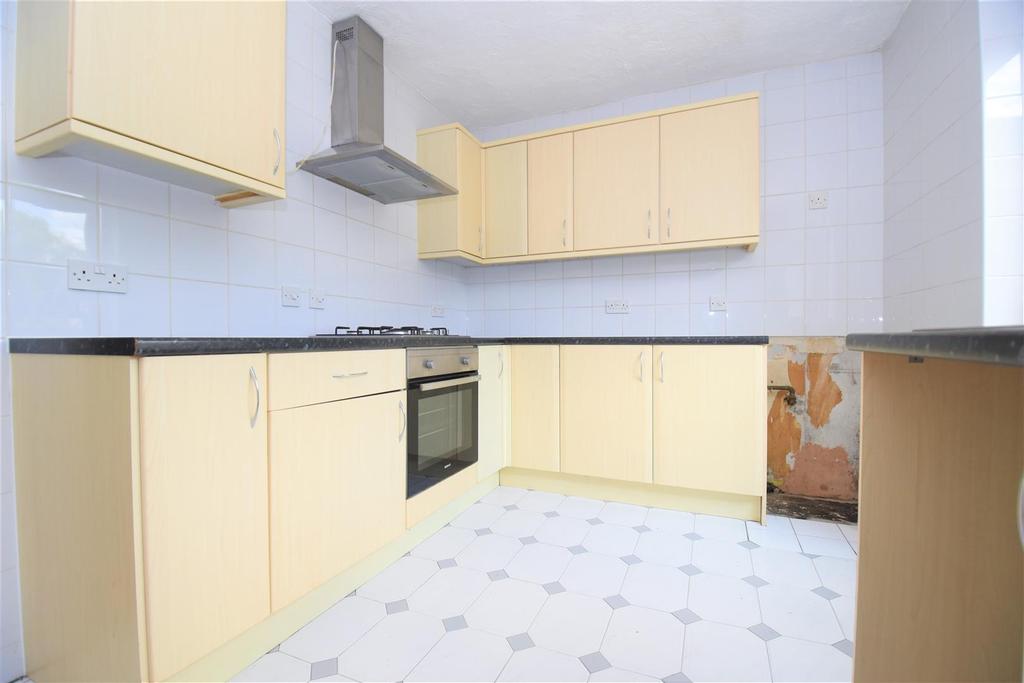 Banyard Way, Rochford 4 bed chalet £1,500 pcm (£346 pw)