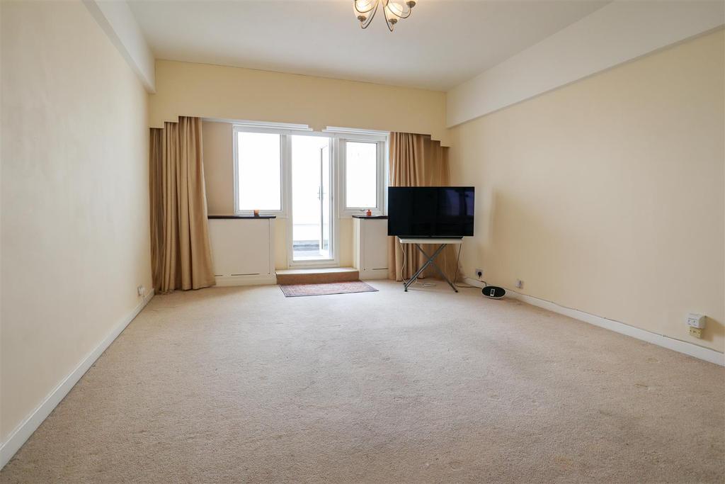 Marine Court, St. LeonardsOnSea 1 bed flat £795 pcm (£183 pw)