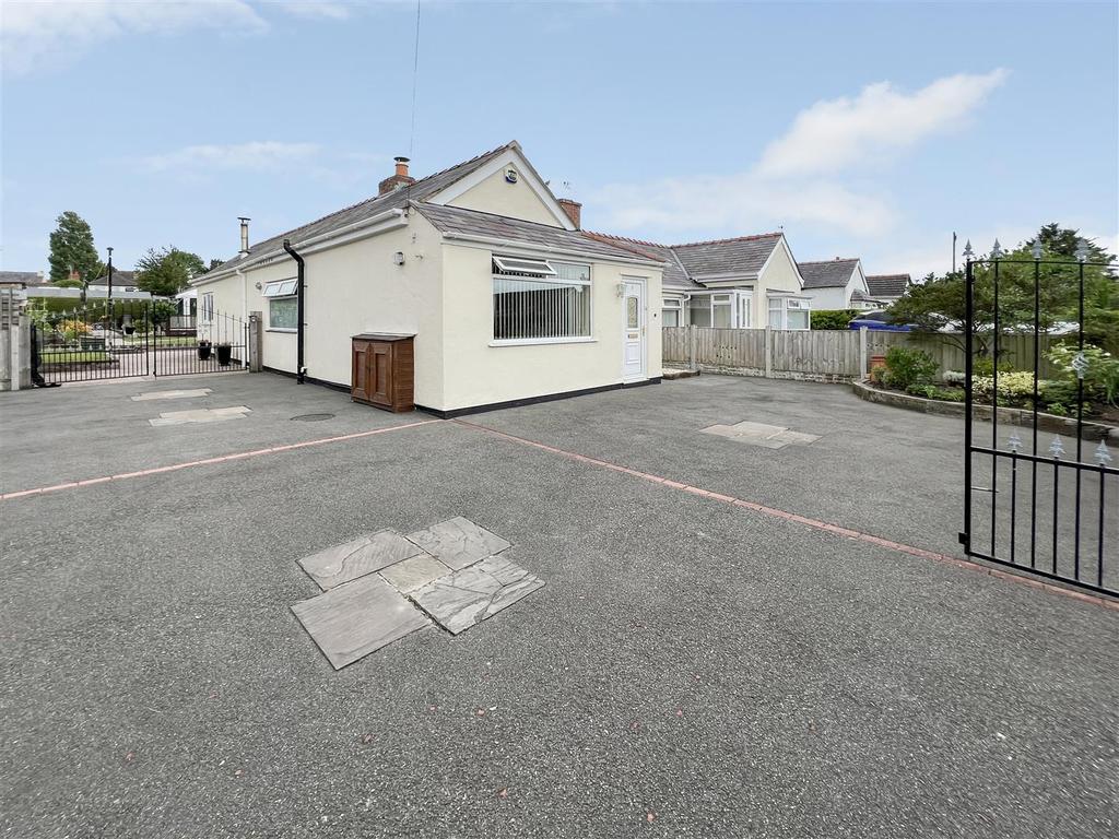 Beech Avenue, Pensby, Wirral 3 bed semidetached bungalow £395,000