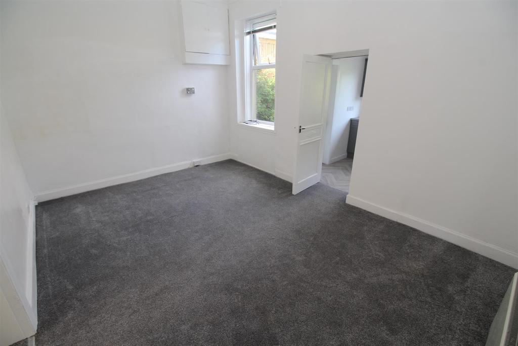 Grant Street, Greenock 2 bed flat £71,000