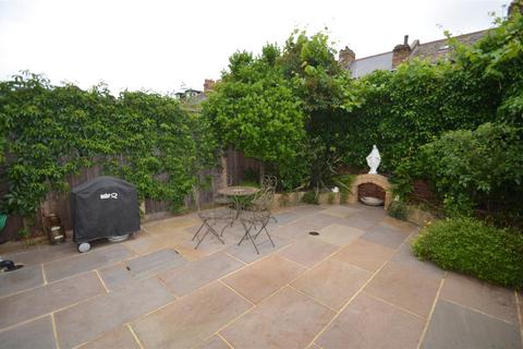 40 Tolverne Road, London, SW20 8RA