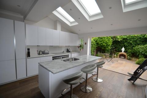 40 Tolverne Road, London, SW20 8RA