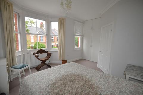 40 Tolverne Road, London, SW20 8RA