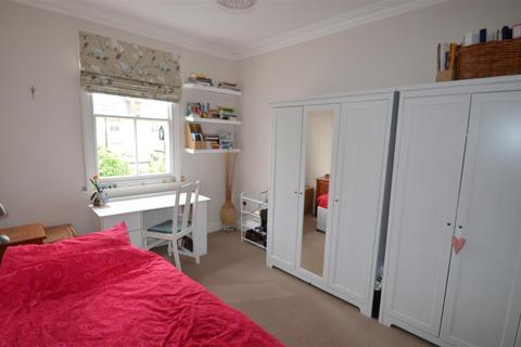 40 Tolverne Road, London, SW20 8RA