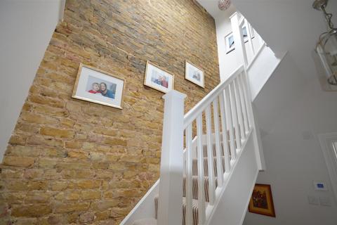 40 Tolverne Road, London, SW20 8RA