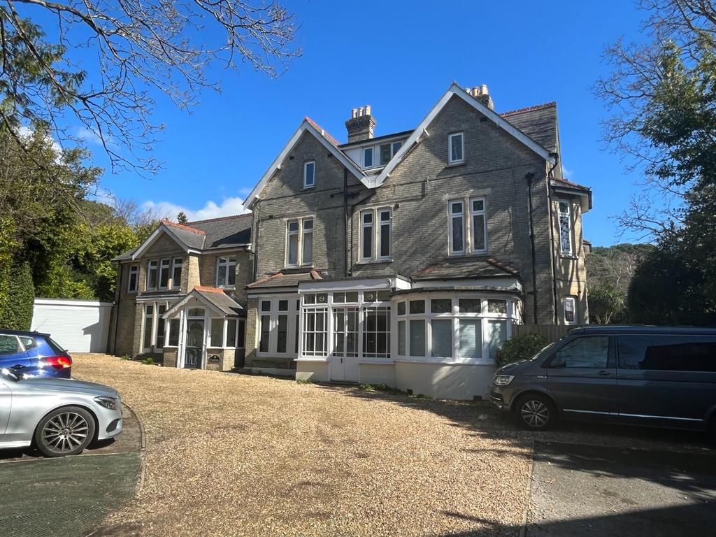 North Road, Poole 2 bed flat £1,045 pcm (£241 pw)