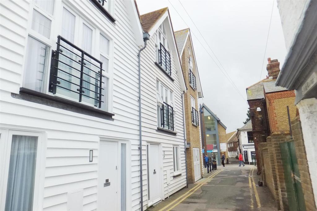 Sea Wall, Whitstable 3 bed house £1,550 pcm (£358 pw)