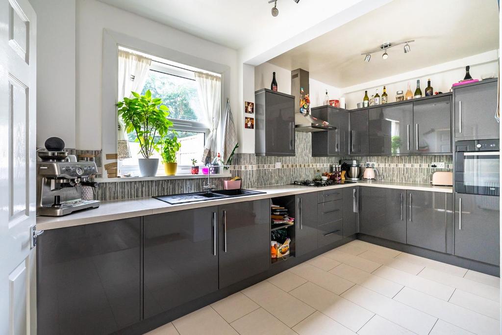 Flaxman Avenue, York 3 bed end of terrace house £280,000