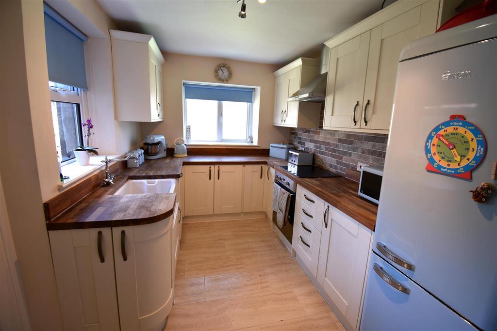 Crowestones, Buxton 4 bed end of terrace house £339,950