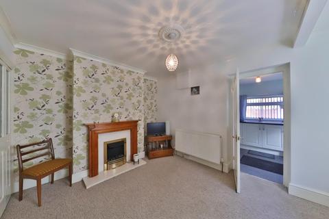 3 bedroom semi-detached house for sale - The Garlands, York