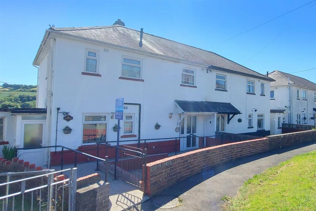 Lansbury Close, Maesteg 3 bed semidetached house £120,000