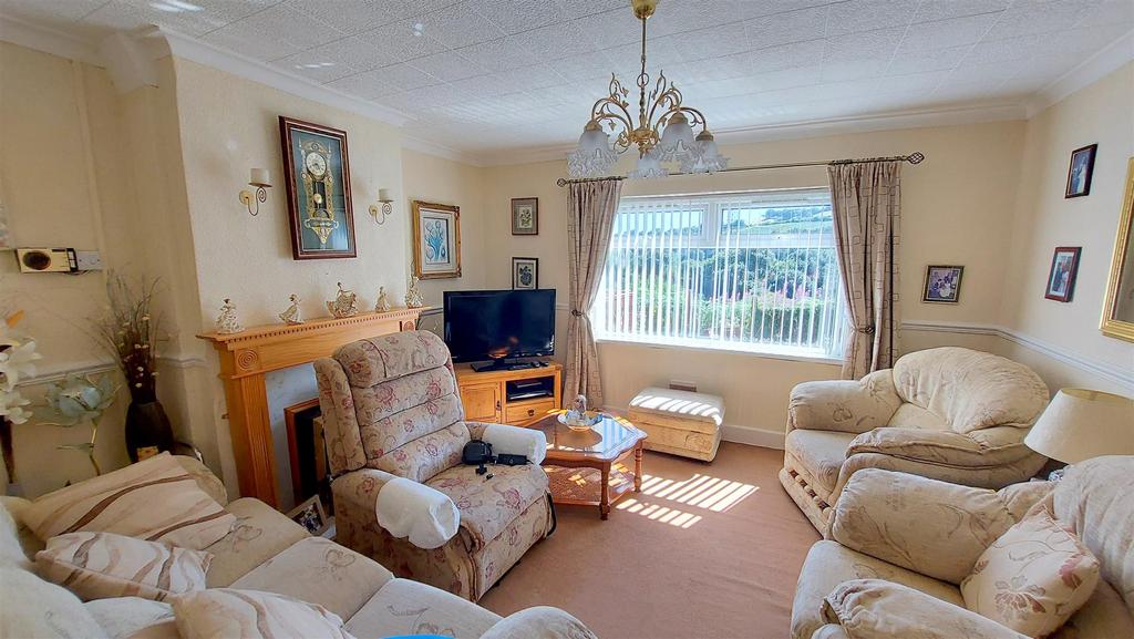 Lansbury Close, Maesteg 3 bed semidetached house £120,000