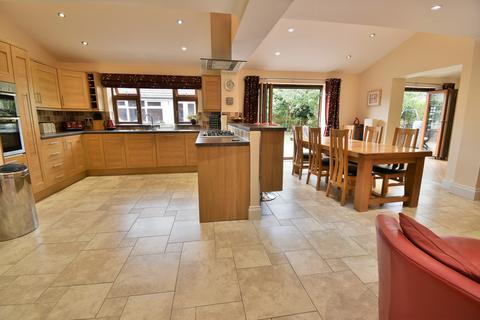 2 Auckland Close, Mickleover, Derby, DE3 9LH