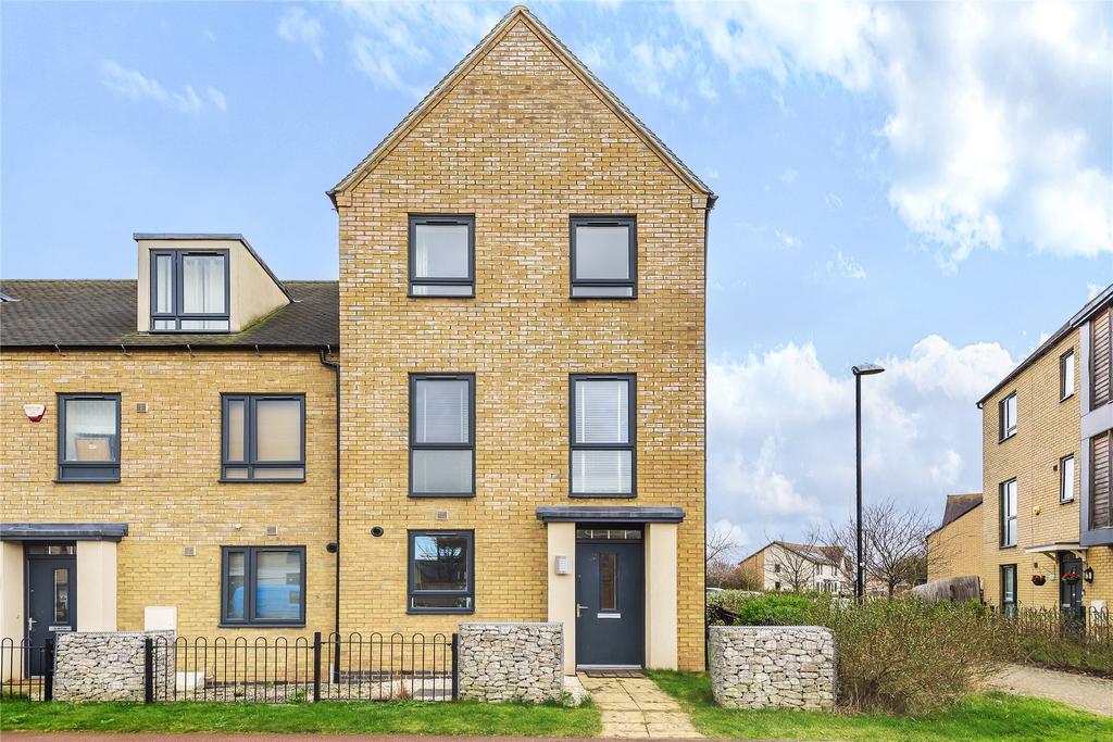 4 bedroom end of terrace house to rent
