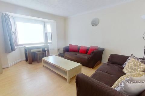 2 bedroom flat to rent, Leyden Court, Maryhill, Glasgow, G20