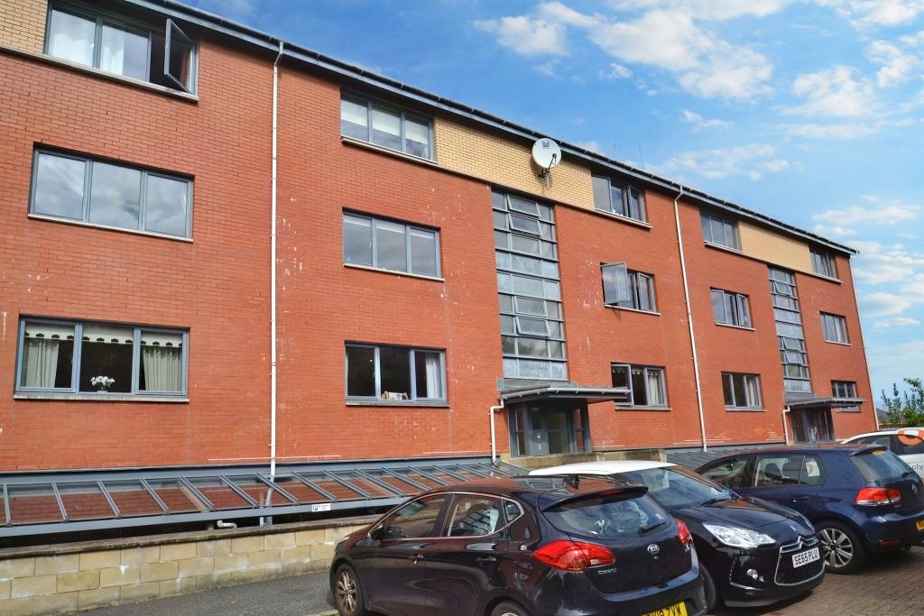 102 Bellwood Street, Shawlands, G41 3ED 2 bed flat £900 pcm (£208 pw)