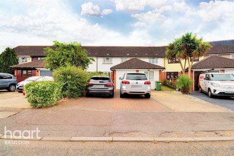 17 Camelot Gardens, Basildon, SS13 1AN