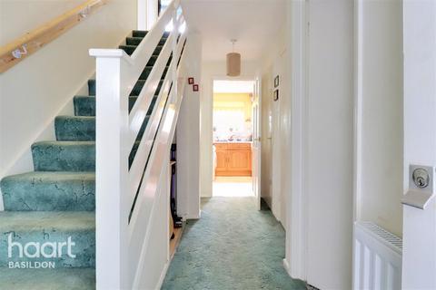 17 Camelot Gardens, Basildon, SS13 1AN