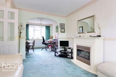 17 Camelot Gardens, Basildon, SS13 1AN