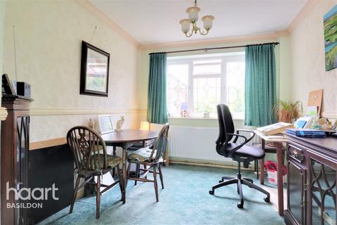 17 Camelot Gardens, Basildon, SS13 1AN