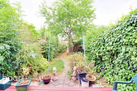 17 Camelot Gardens, Basildon, SS13 1AN