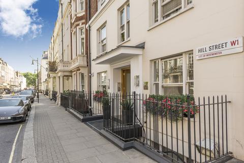 Studio to rent, Hill Street, Mayfair, London, W1J