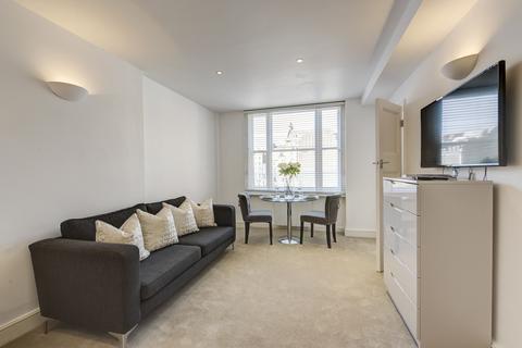 Studio to rent, Hill Street, Mayfair, London, W1J