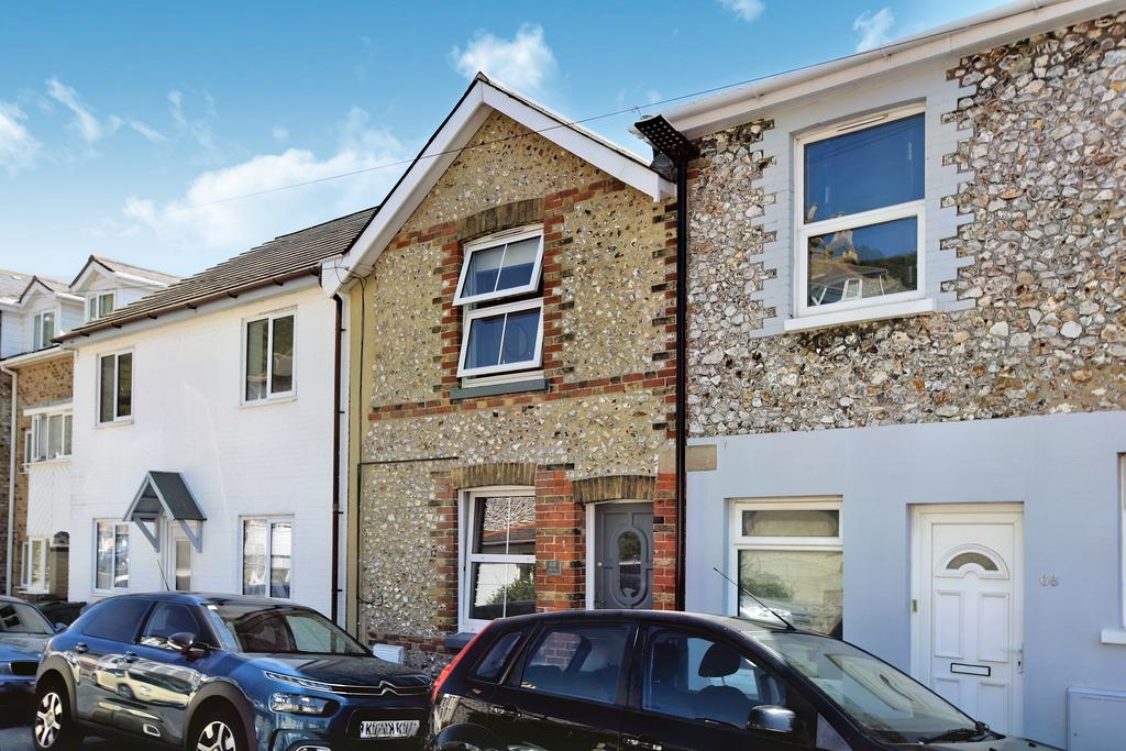 South Street, Ventnor PO38 2 bed terraced house £795 pcm (£183 pw)