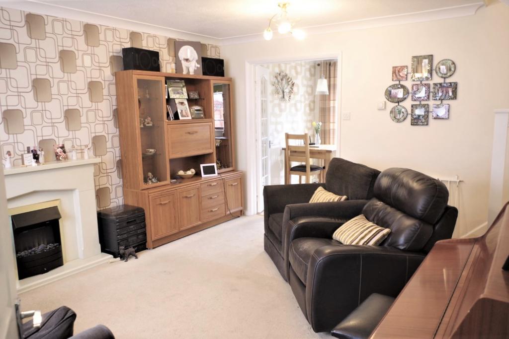 Spencer Way, Stowmarket IP14 3 bed semidetached house £270,000