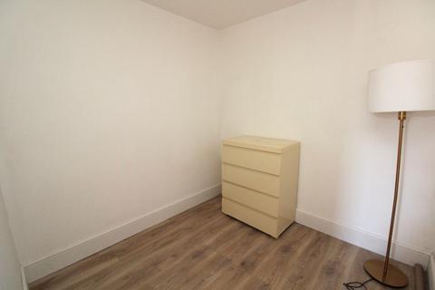 undefined, Broad Street, RM10