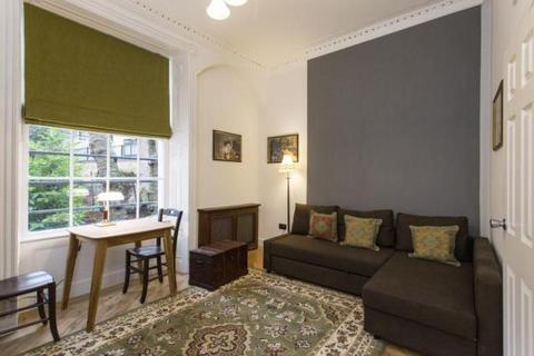 Studio to rent, Cartwright Gardens, Bloomsbury, London, WC1H
