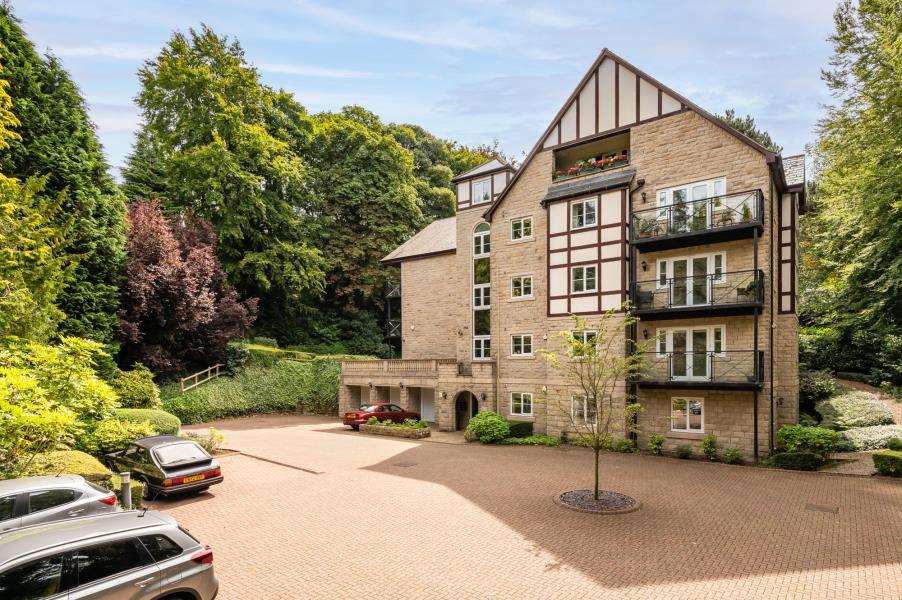 Clifton Road, Ilkley, LS29 8AH 2 bed apartment £1,050 pcm (£242 pw)