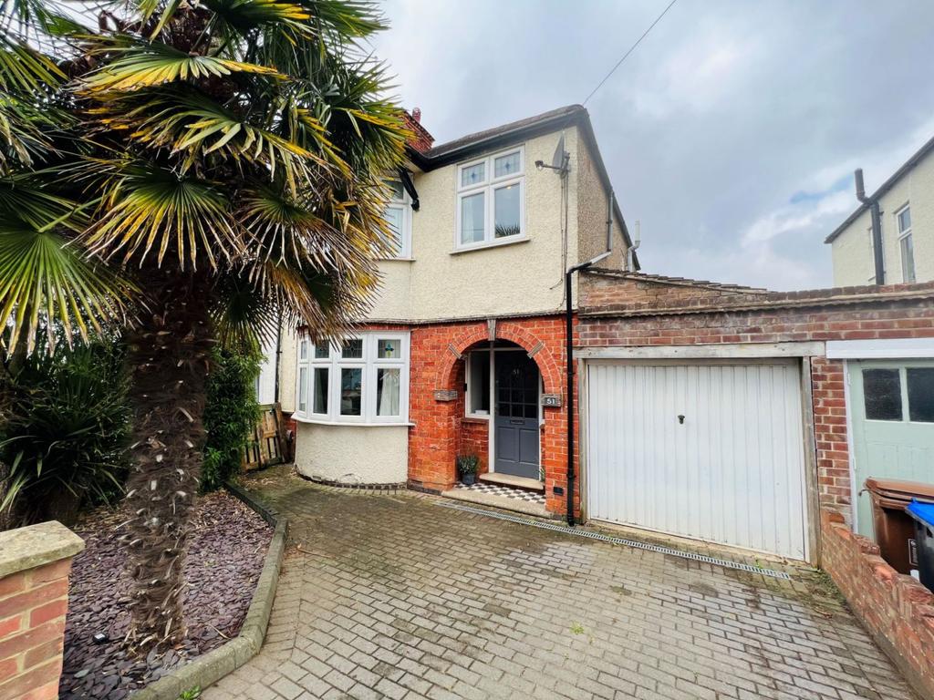 Bush Hill, The Headlands, Northampton... 3 bed semidetached house £