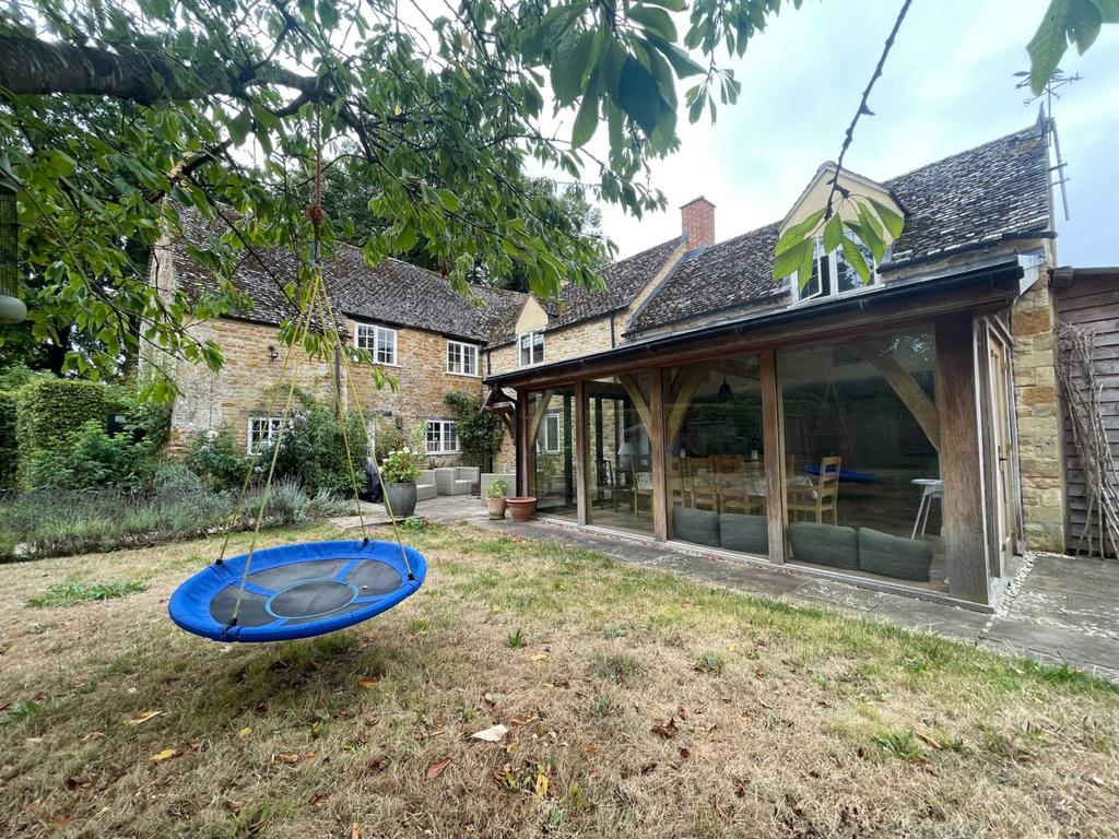 Adlestrop, Moreton In Marsh 4 bed detached house £3,500 pcm (£808 pw)