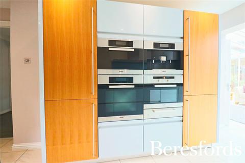 9 Brunel Close, Romford, RM1 4GR