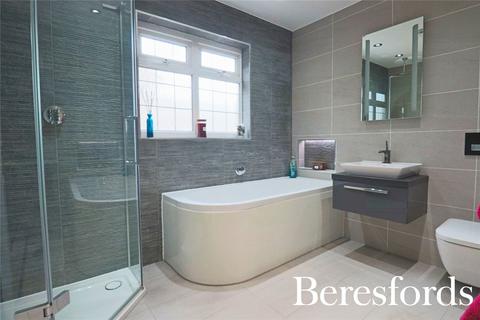 9 Brunel Close, Romford, RM1 4GR