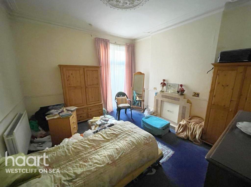 2 bedroom flat for sale in 16 Valkyrie Road, Southend-on-Sea,  Westcliff-on-Sea, SS0