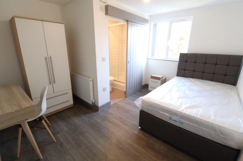 33 Grosvenor Road, Prenton 1 bed in a flat share £450 pcm (£104 pw)