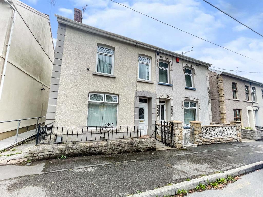 James Street, Pontarddulais, Swansea... 3 bed semidetached house £