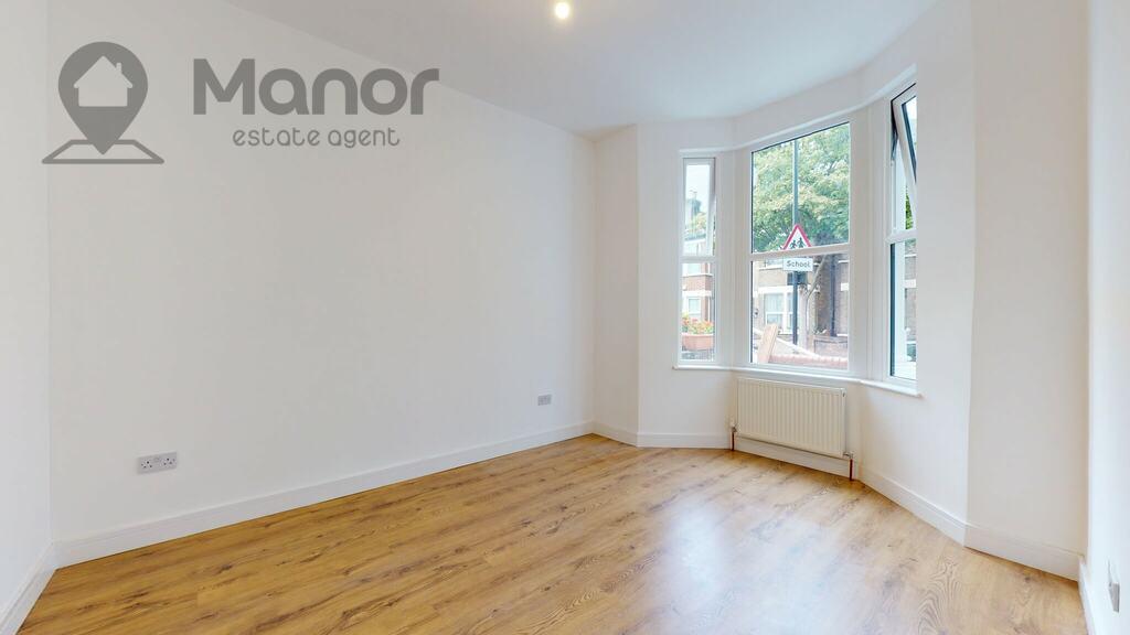 East Road, Plaistow, E15 3QS 3 bed terraced house £2,200 pcm (£508 pw)
