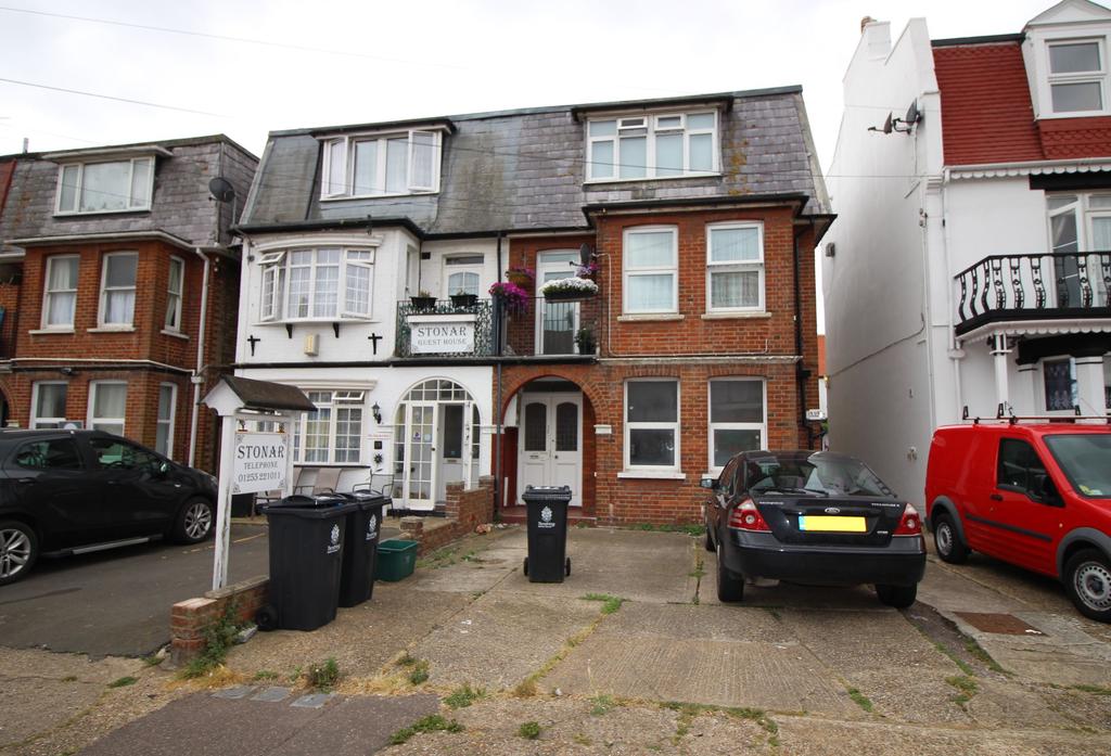 Agate Road, ClactononSea 2 bed flat £120,000