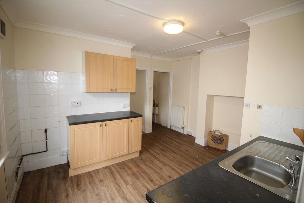 Agate Road, ClactononSea 2 bed flat £120,000