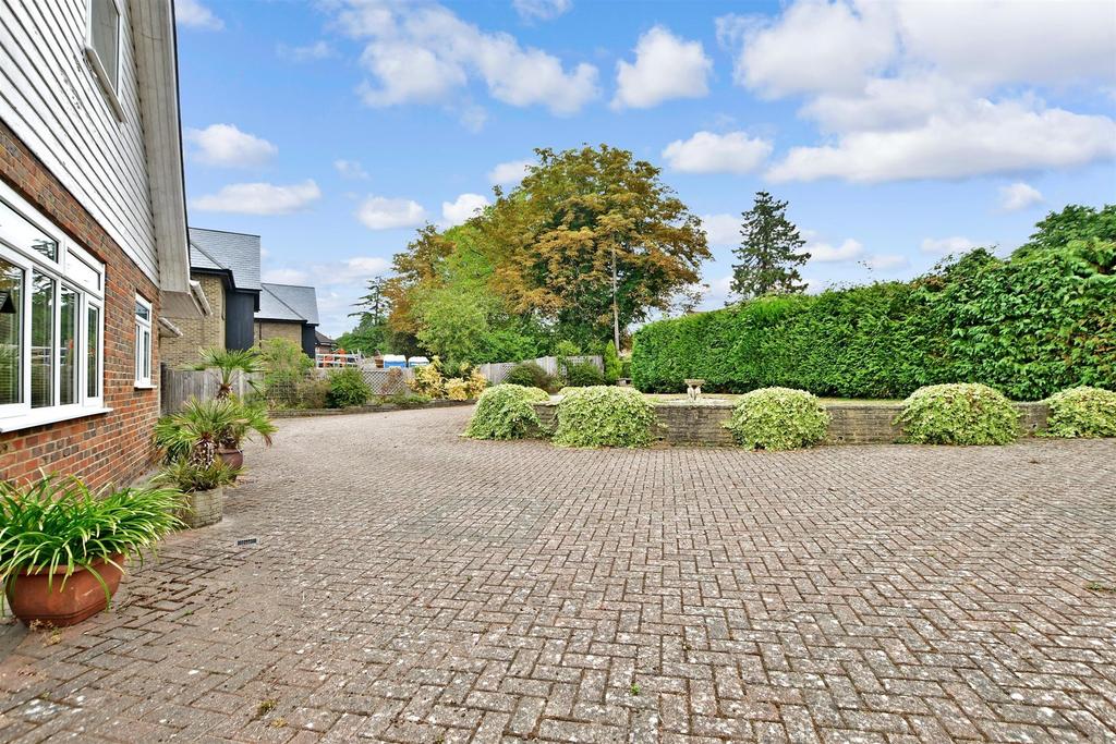 Driveway/Parking