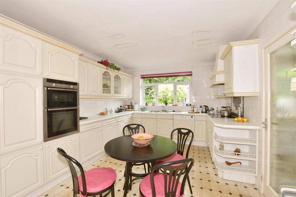 Kitchen/ Breakfast Room