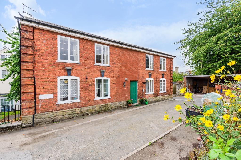Kington, Herefordshire, HR5 2 bed flat for sale £120,000