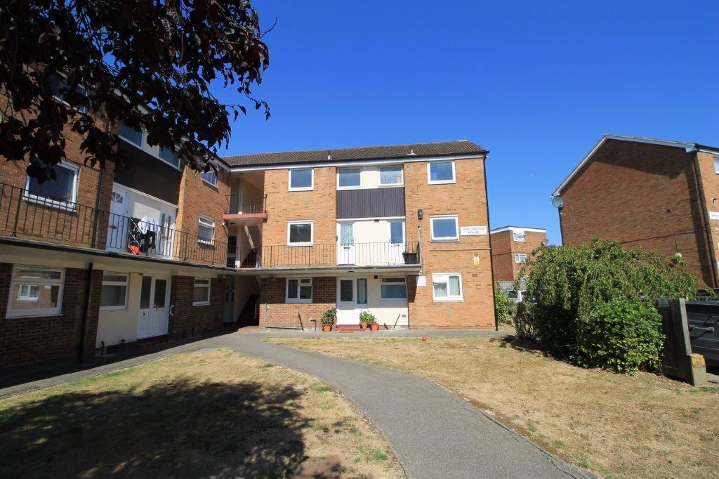 The Farmlands, Northolt UB5 2 bed £1,375 pcm (£317 pw)